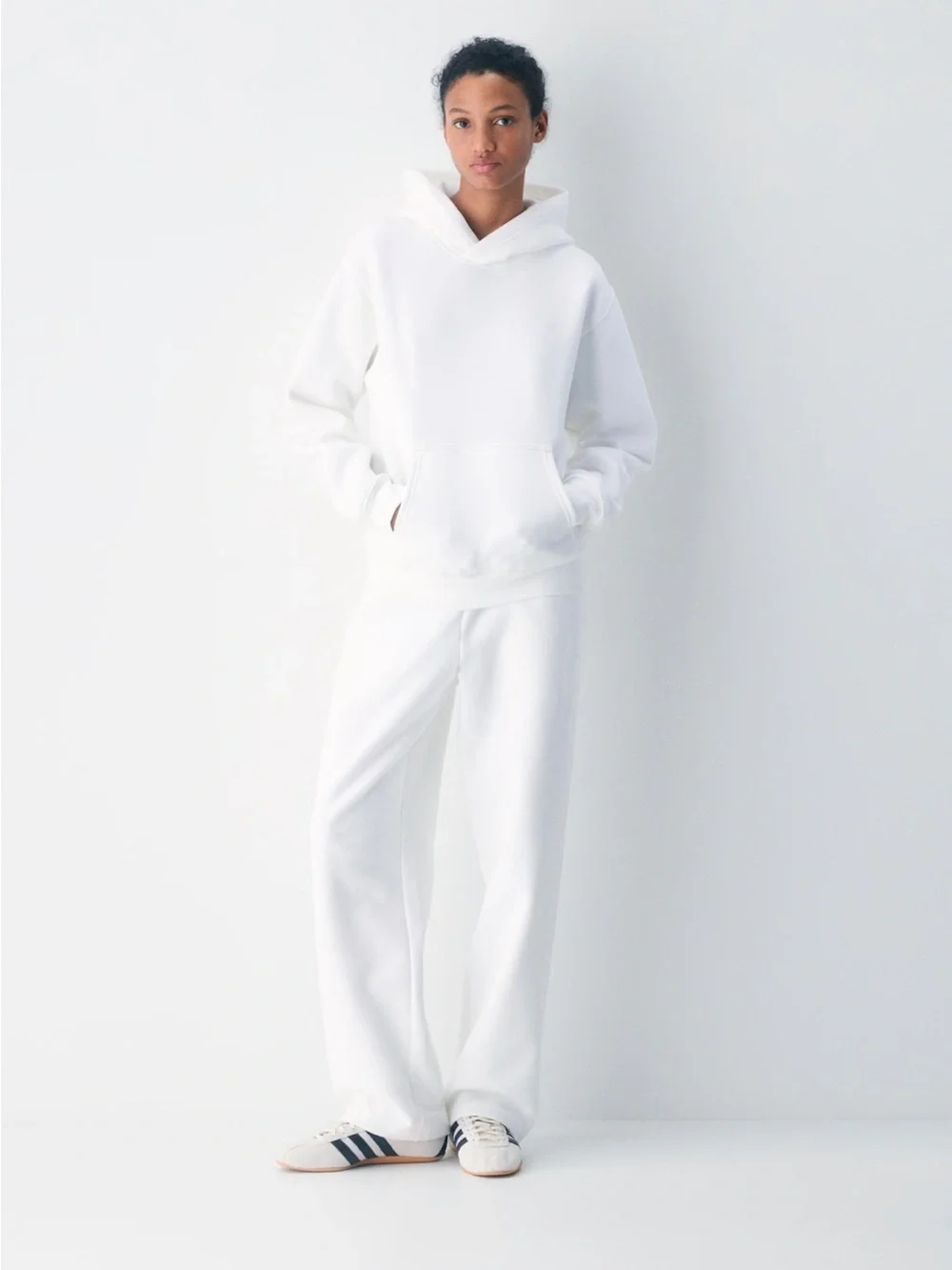 Aritzia TNA Terry Sweatfleece Hoodie White EUC MSRP $95